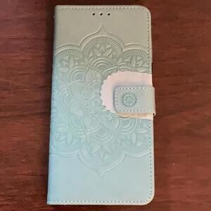 🍁Mint Green Embossed Faux leather Wallet Case